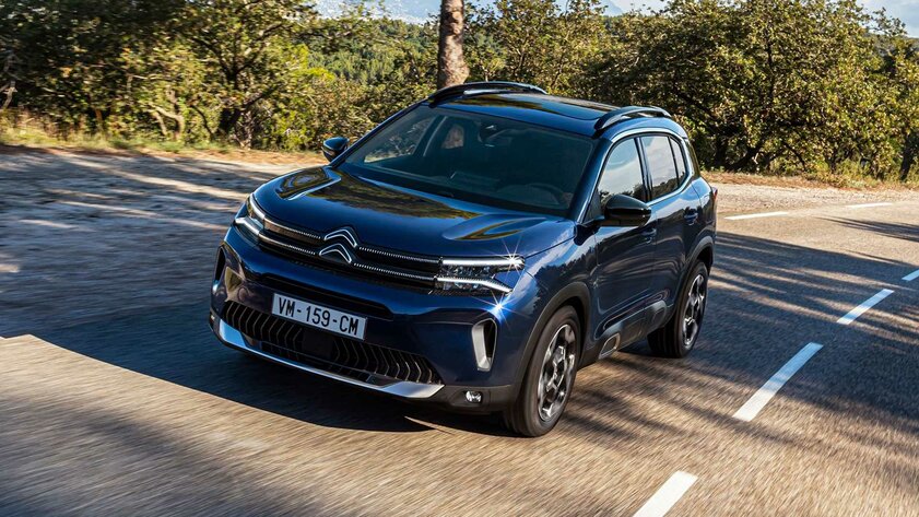Citroen представила рестайлинговый C5 Aircross: решётка с подсветкой, яркий логотип и 18-дюймовые диски