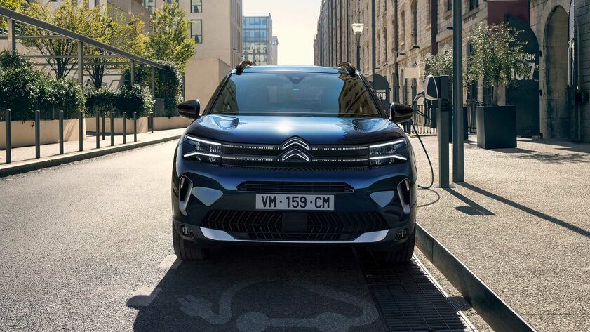 Citroen представила рестайлинговый C5 Aircross: решётка с подсветкой, яркий логотип и 18-дюймовые диски