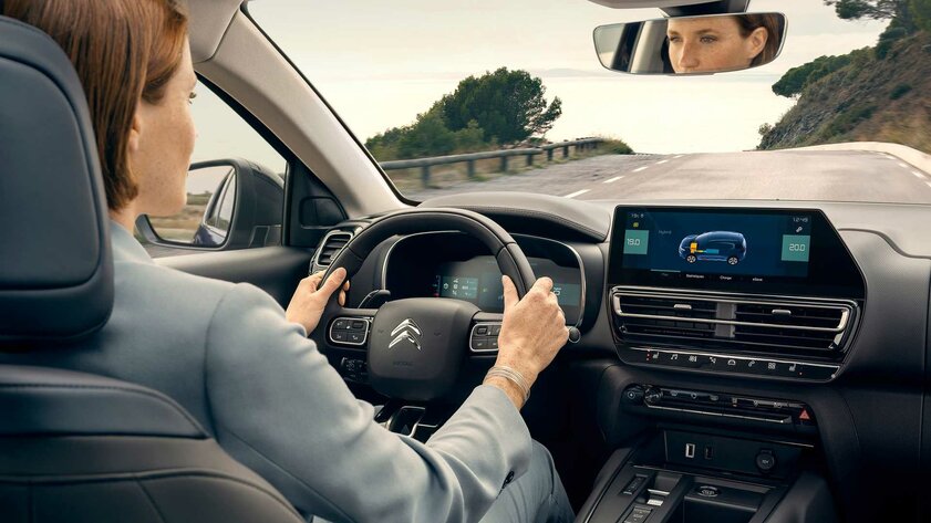 Citroen представила рестайлинговый C5 Aircross: решётка с подсветкой, яркий логотип и 18-дюймовые диски