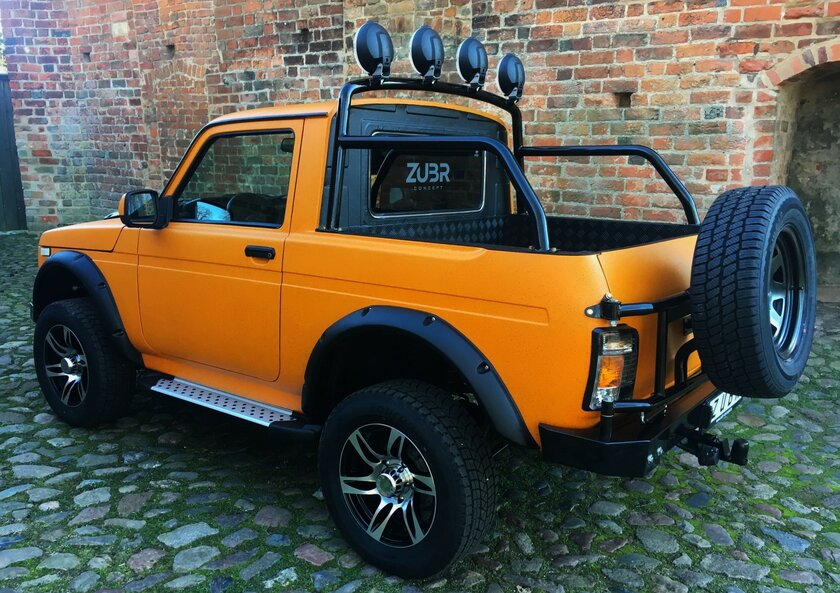 «Нива» за 3 млн рублей: немцы тюнинговали российский внедорожник и превратили его в пикап