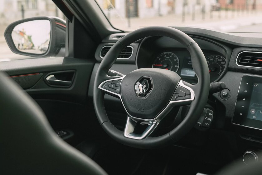 LADA не спасает: продажи автомобилей Renault Group падают третий год подряд