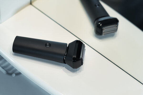 Если не пробовали электробритву, у Xiaomi есть отличный вариант. Обзор Mi 5-Blade Electric Shaver — Комплектация и внешний вид. 2