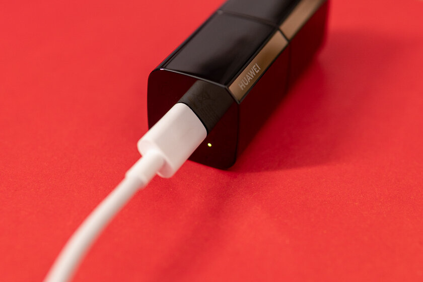 Эти наушники Huawei похожи на помаду. Тестирую FreeBuds Lipstick — Автономность. 1
