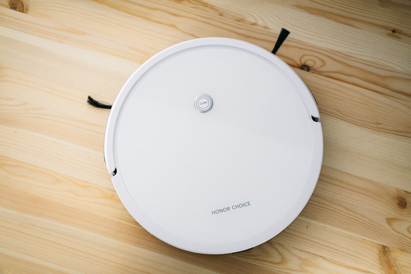 Если хотели попробовать робот-пылесос, у HONOR есть недорогой: Choice Robot Cleaner R1