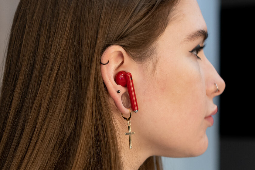Эти наушники Huawei похожи на помаду. Тестирую FreeBuds Lipstick — Дизайн и эргономика. 4
