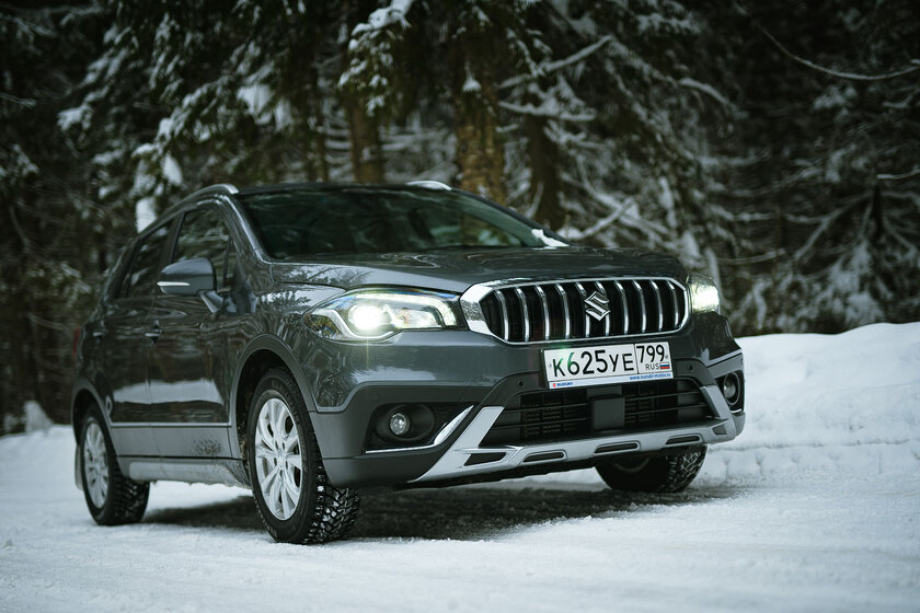 Это авто обманывает своей внешностью. Тест-драйв Suzuki SX4 2020