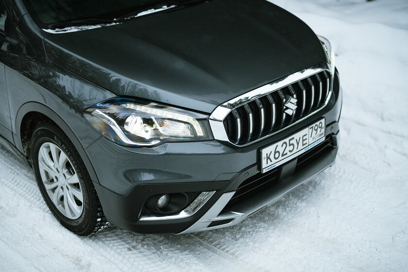 Это авто обманывает своей внешностью. Тест-драйв Suzuki SX4 2020