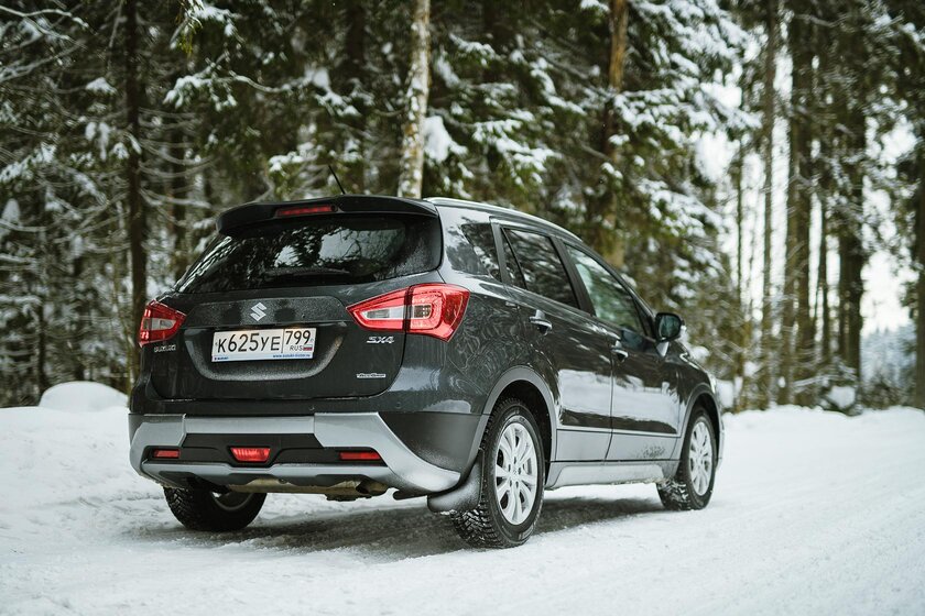 Это авто обманывает своей внешностью. Тест-драйв Suzuki SX4 2020 — Снаружи и внутри. 1