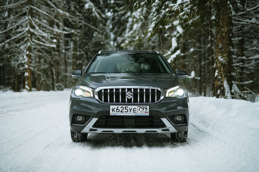 Это авто обманывает своей внешностью. Тест-драйв Suzuki SX4 2020 — Снаружи и внутри. 2