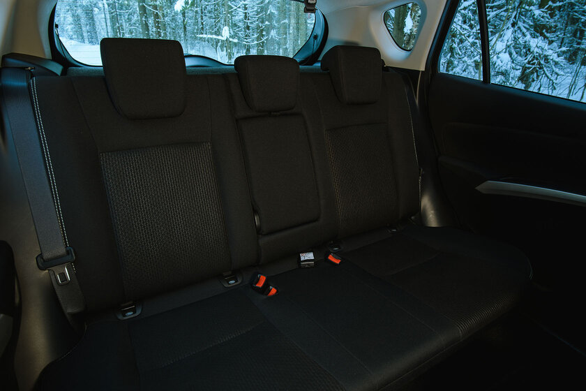 Это авто обманывает своей внешностью. Тест-драйв Suzuki SX4 2020 — Снаружи и внутри. 10