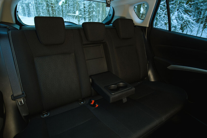 Это авто обманывает своей внешностью. Тест-драйв Suzuki SX4 2020 — Снаружи и внутри. 11