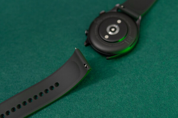 Не браслет в формате часов, а полноценные смарт-часы. Обзор Amazfit GTR 3 Pro — Особенности внешнего вида. 8