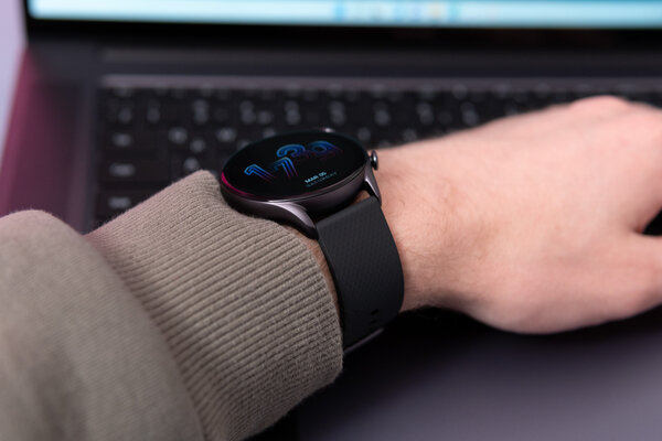Не браслет в формате часов, а полноценные смарт-часы. Обзор Amazfit GTR 3 Pro — Особенности внешнего вида. 3