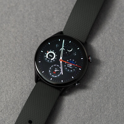 Не браслет в формате часов, а полноценные смарт-часы. Обзор Amazfit GTR 3 Pro — Особенности внешнего вида. 13