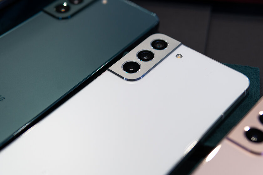 Вершина технологий Samsung: представлены смартфоны Galaxy S22