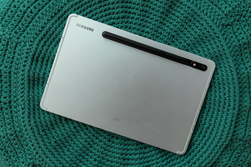 Samsung обновила флагманские планшеты и представила монструозный Tab S8 Ultra