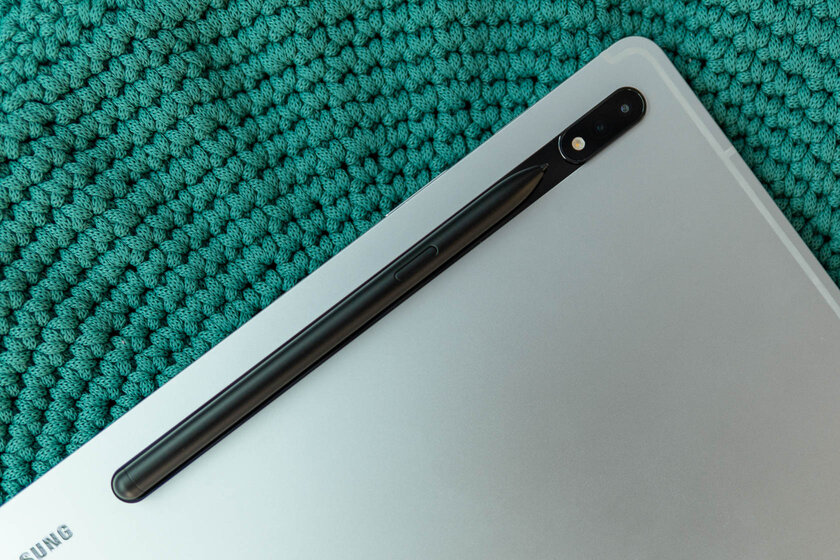 Samsung обновила флагманские планшеты и представила монструозный Tab S8 Ultra