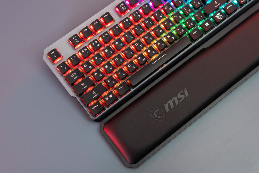 Свои свитчи теперь и у MSI — зачем? Обзор полупрозрачной клавиатуры Vigor GK71 Sonic — Внешний вид и удобство. 11
