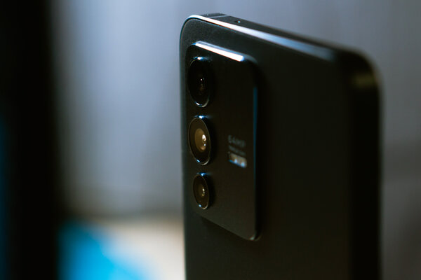 Хорошо всё, на что другие производители не обращают внимание. Обзор Vivo V23 — Дизайн. 5
