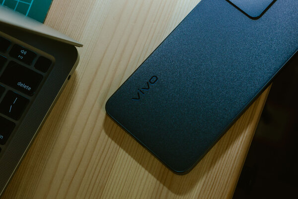 Хорошо всё, на что другие производители не обращают внимание. Обзор Vivo V23 — Дизайн. 2