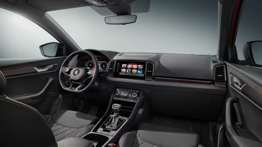 Новые технологии и старые моторы: обновлённый Skoda Karoq готовят к релизу в России