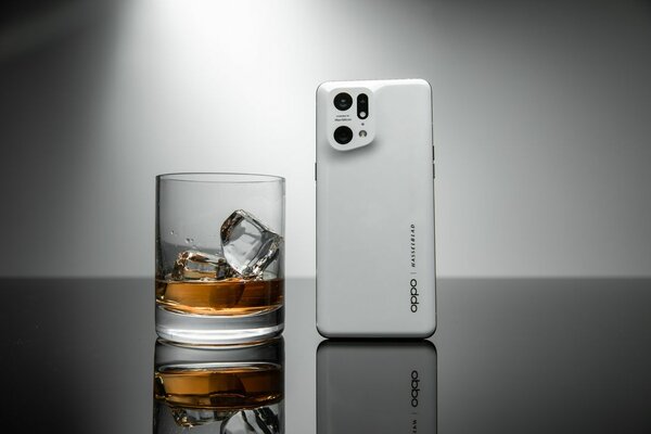 OPPO выпустила флагманы Find X5 и X5 Pro и пару беспроводных наушников Enco X2