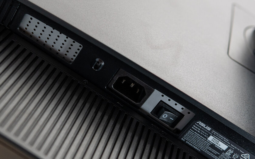 32 дюйма для профессионалов. Обзор ASUS ProArt Display PA329CV — Разъёмы и питание. 4
