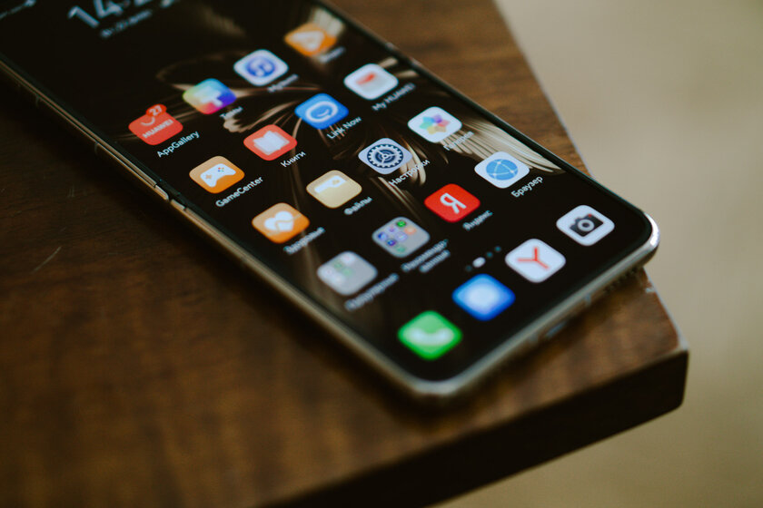Складные телефоны отстают от обычных, но не этот. Тестирую Huawei P50 Pocket и удивляюсь — Железо. 2