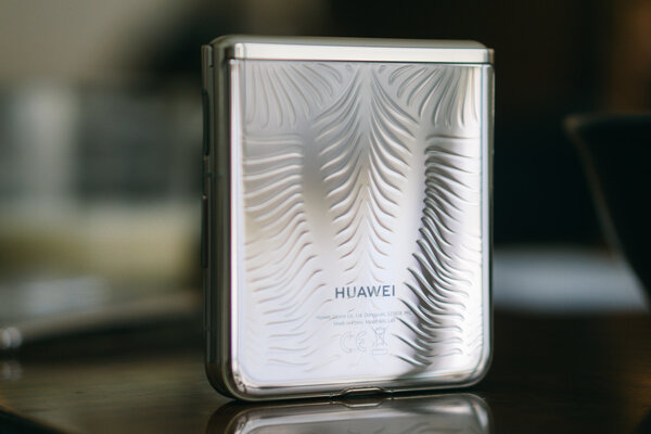 Складные телефоны отстают от обычных, но не этот. Тестирую Huawei P50 Pocket и удивляюсь — Отзыв. 4