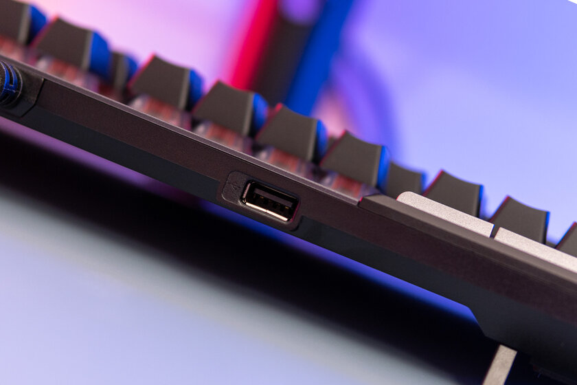 Можно самому заменять свитчи: и Cherry, и ROG! Тестирую ASUS ROG Strix Flare II Animate — Подключение. 3