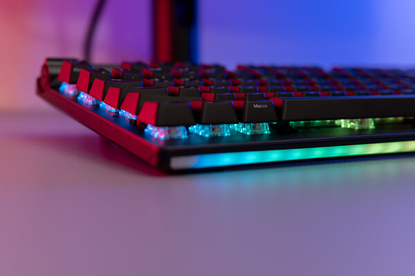 Можно самому заменять свитчи: и Cherry, и ROG! Тестирую ASUS ROG Strix Flare II Animate — Внешний вид и удобство. 14