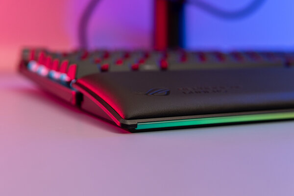 Можно самому заменять свитчи: и Cherry, и ROG! Тестирую ASUS ROG Strix Flare II Animate — Внешний вид и удобство. 16