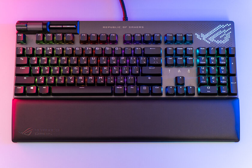 Можно самому заменять свитчи: и Cherry, и ROG! Тестирую ASUS ROG Strix Flare II Animate — Внешний вид и удобство. 13