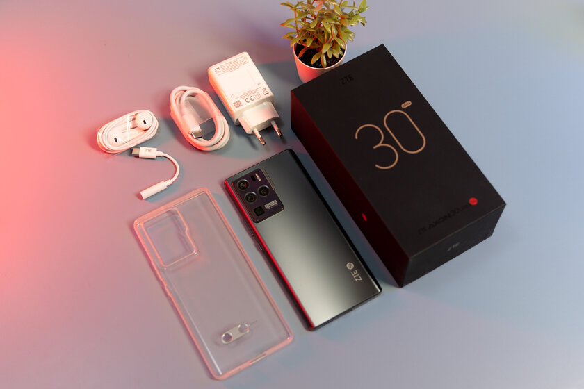 Этот смартфон ломает стереотипы о Snapdragon 888. Тестирую ZTE Axon 30 Ultra — Комплект поставки. 1