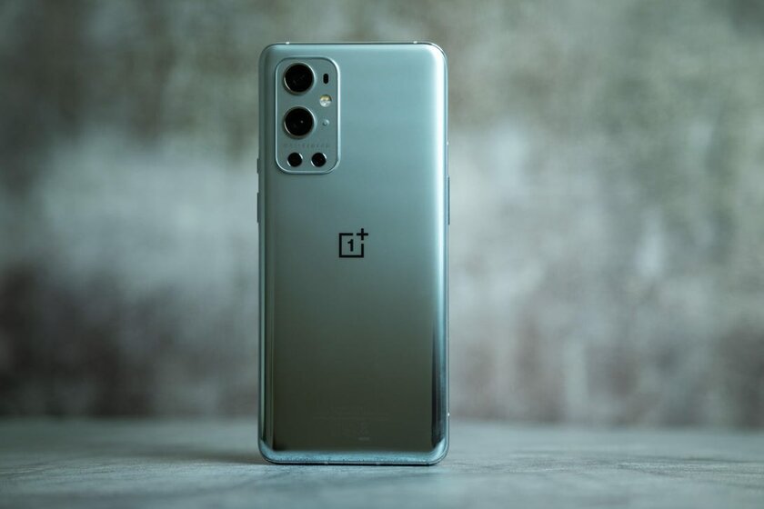 Годами пользуюсь iPhone, но если бы искал Android, взял бы один из этих