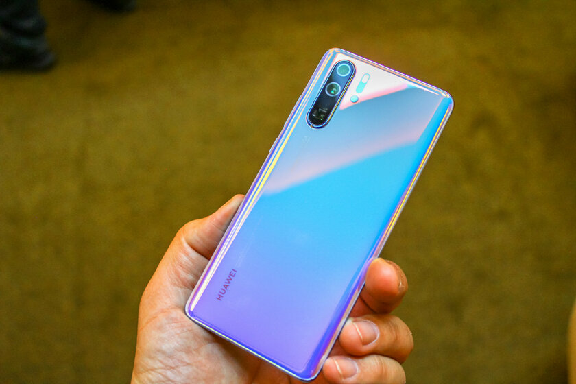 Годами пользуюсь iPhone, но если бы искал Android, взял бы один из этих