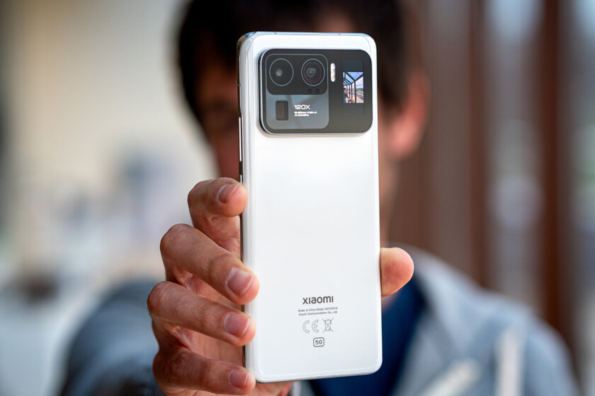 Годами пользуюсь iPhone, но если бы искал Android, взял бы один из этих