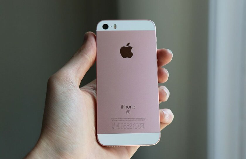 Apple специально ухудшила iPhone SE, чтобы продавать дорогие модели. Абсурдно