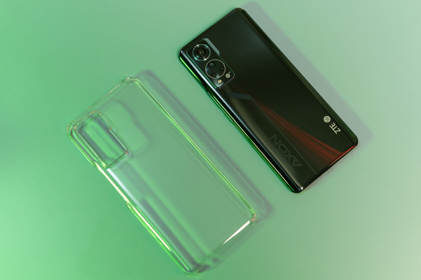 Каково, когда фронталка спрятана в экран? Две недели с ZTE Axon 30 — Внешний вид. 3