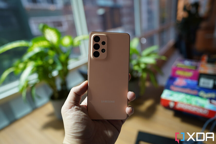 Новый Samsung с флагманскими функциями, но недорогой. Обзор Galaxy A53 — Дизайн и начинка. 4