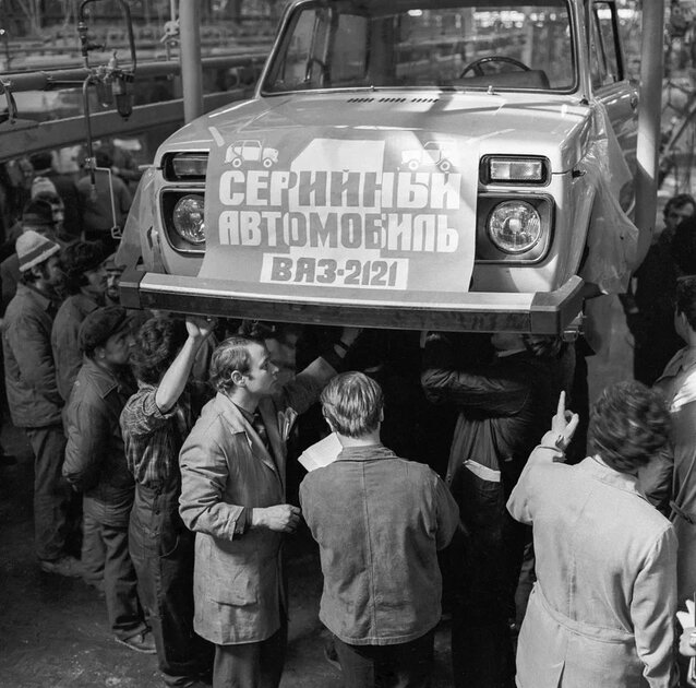Легендарной Ниве 45 лет, она среди автомобилей-долгожителей планеты
