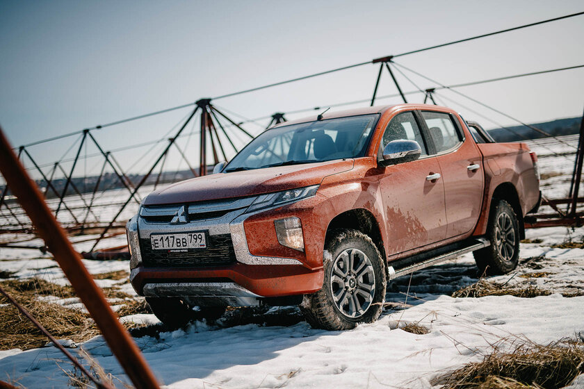 Сначала недоумеваешь, а потом не можешь оторваться. Тест-драйв Mitsubishi L200 (2019)