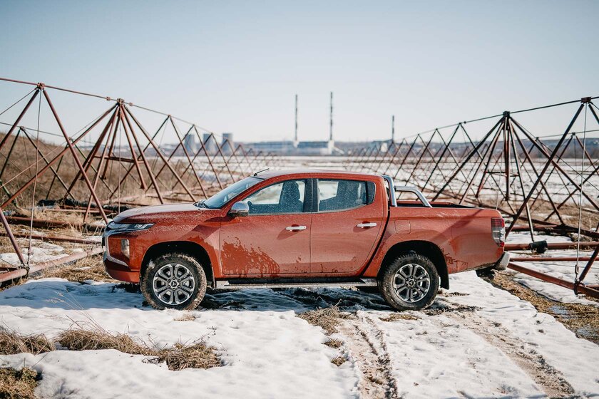 Сначала недоумеваешь, а потом не можешь оторваться. Тест-драйв Mitsubishi L200 (2019)
