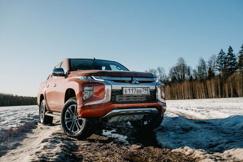 Сначала недоумеваешь, а потом не можешь оторваться. Тест-драйв Mitsubishi L200 (2019) — В статике. 1