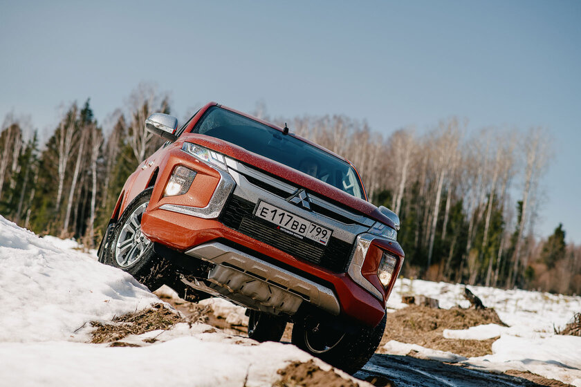 Сначала недоумеваешь, а потом не можешь оторваться. Тест-драйв Mitsubishi L200 (2019) — В статике. 4