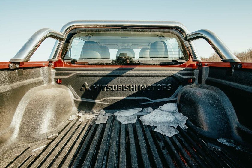 Сначала недоумеваешь, а потом не можешь оторваться. Тест-драйв Mitsubishi L200 (2019) — В статике. 7