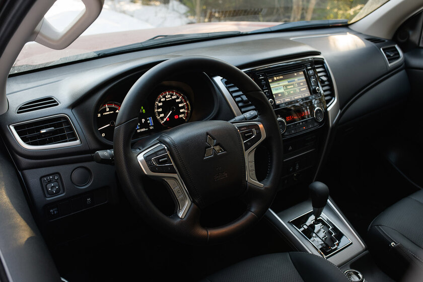 Сначала недоумеваешь, а потом не можешь оторваться. Тест-драйв Mitsubishi L200 (2019) — В статике. 8