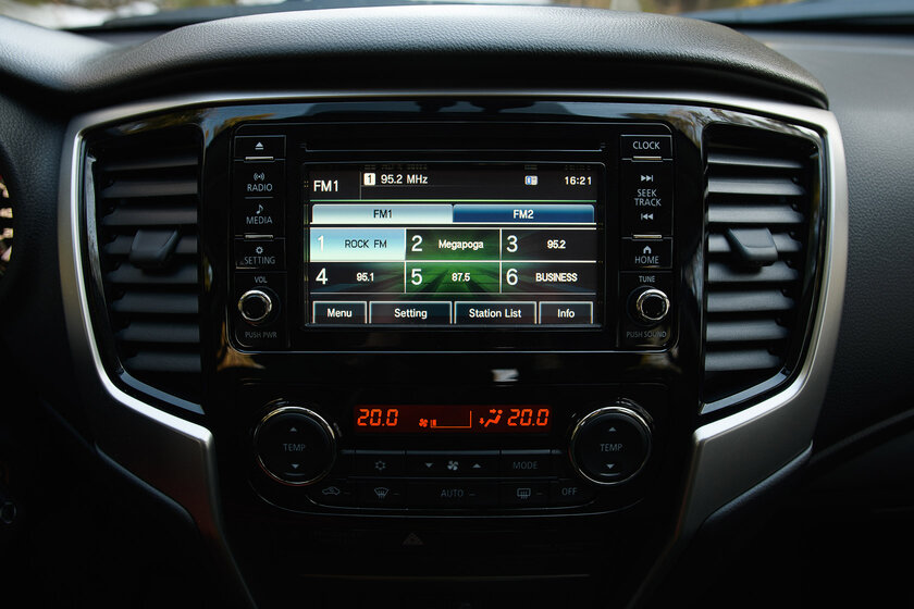 Сначала недоумеваешь, а потом не можешь оторваться. Тест-драйв Mitsubishi L200 (2019) — В статике. 13