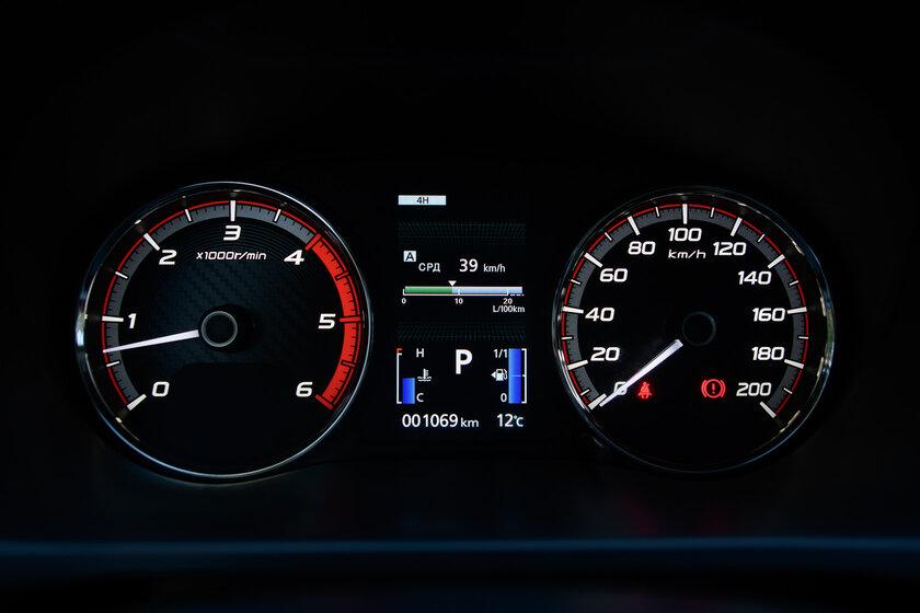 Сначала недоумеваешь, а потом не можешь оторваться. Тест-драйв Mitsubishi L200 (2019) — В статике. 28