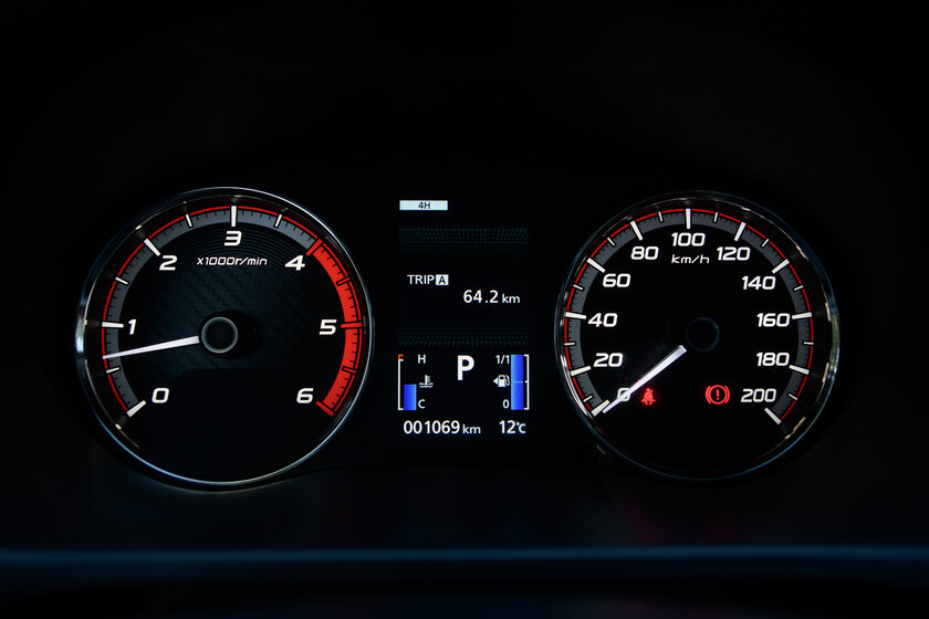Сначала недоумеваешь, а потом не можешь оторваться. Тест-драйв Mitsubishi L200 (2019) — В статике. 30